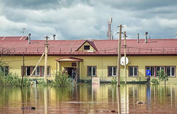 Затопленное здание школы в селе Норск в Селемджинском районе Амурской области Затопленное здание школы в селе Норск в Селемджинском районе Амурской области