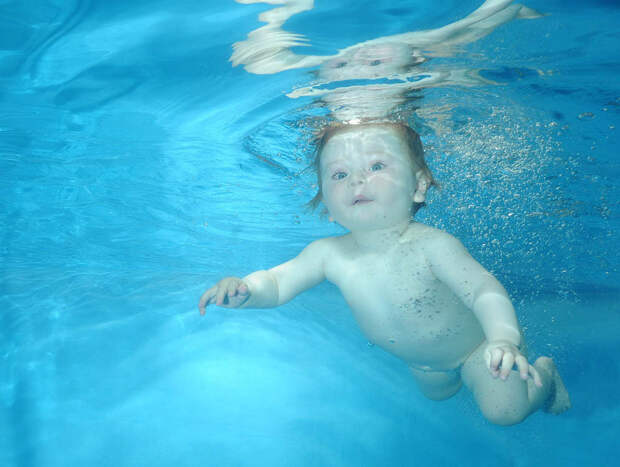 mladenu2 Плавающие под водой младенцы