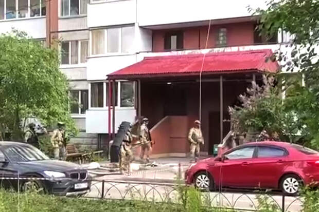 СК: после стрельбы по полицейским в Петербурге возбуждено уголовное дело