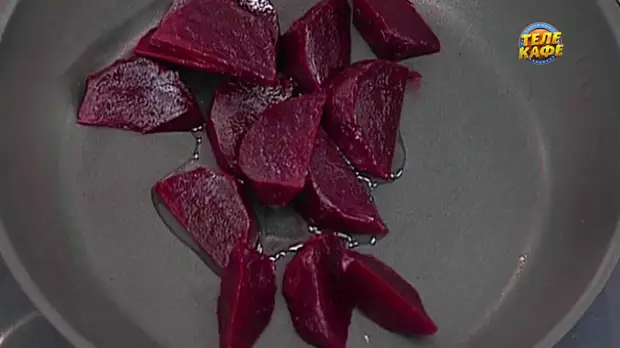 Говяжья вырезка со свёклой и козьим сыром