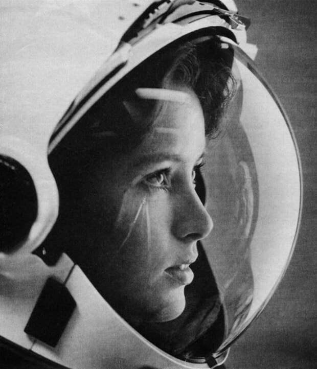 14. Открытие: фото Анны Фишер с обложки журнала Life 1985 года. В 1984 году она стала первой матерью в космосе. в мире, интересное, исторические кадры, подборка, редкие фото, снимки, события, фото