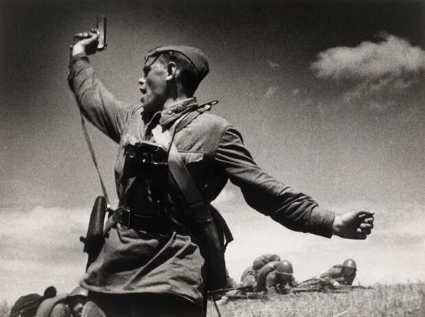 На Западе думают, что знаменитый военный снимок «Комбат»  1942 года – постановка История, Фотография, Комбат, Вторая мировая война, Великая Отечественная война, Яндекс Дзен, Длиннопост