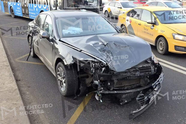 В Москве машина с полицейскими разбилась в ДТП