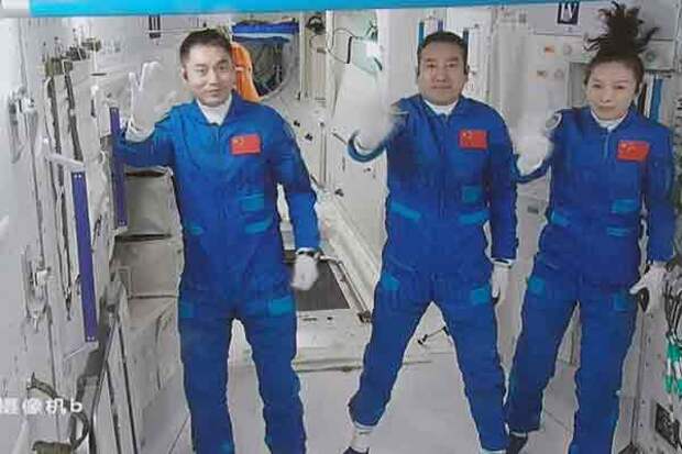 Китайские космонавты станут «космическими учителями»