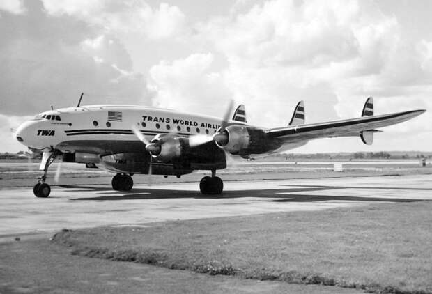 Lockheed Constellation Trans World Airlines в аэропорту Хитроу