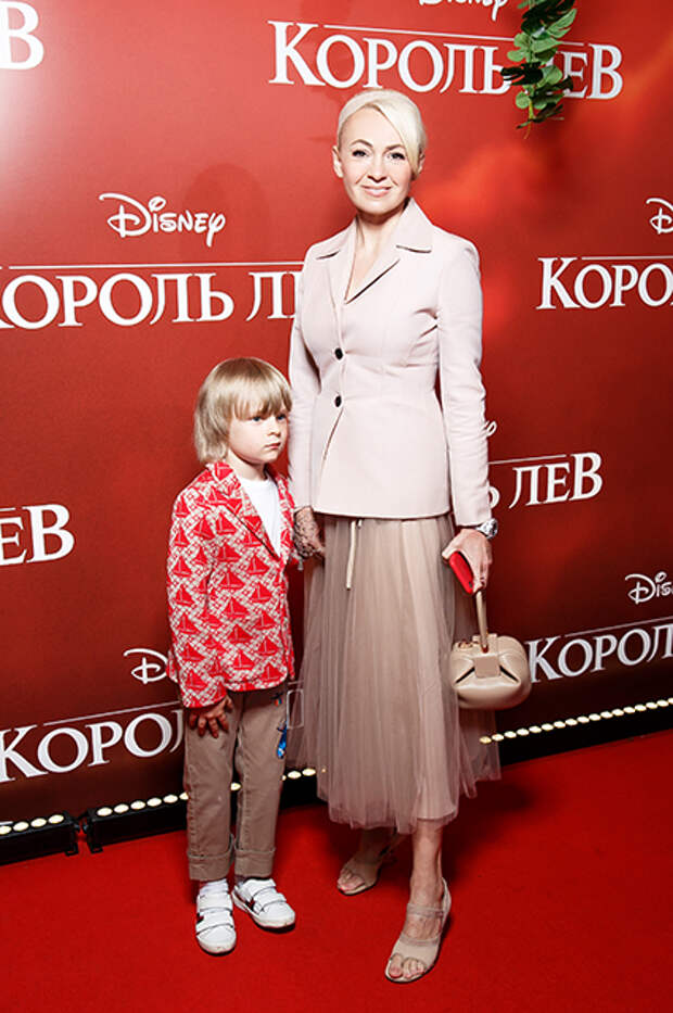 Яна Рудковская с сыном Сашей