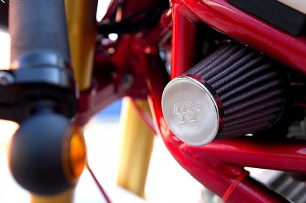 Кафе рейсер Ducati S2R 800