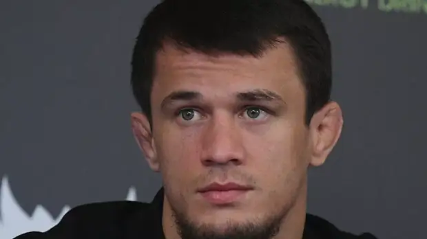 Усман Нурмагомедов опубликовал фото из зала после информации о своём задержании