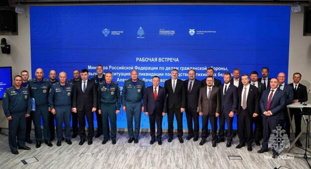 Главы МЧС России Александр Куренков и Минстроя России Ирек Файзуллин обсудили возможность объединения информационных систем ведомств