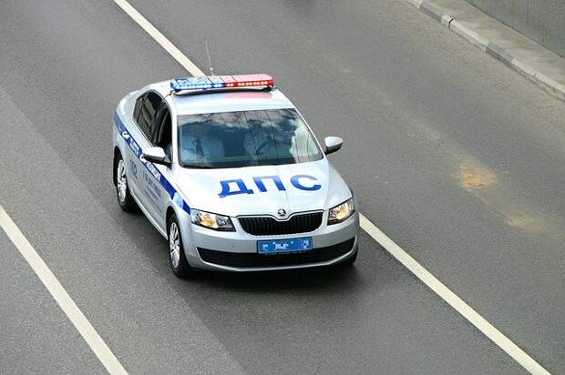 На Планерной мужчина удачно спланировал с шестого этажа в сугроб