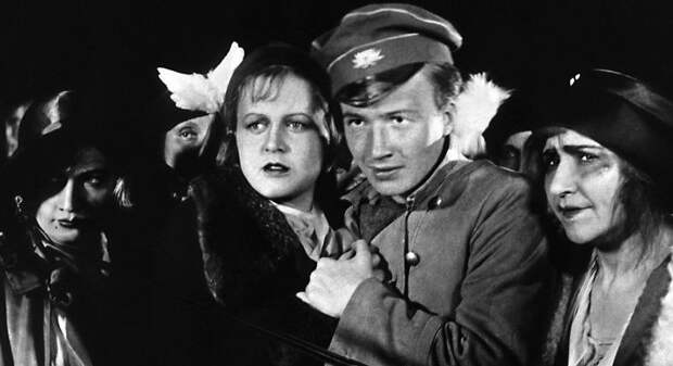 В роли Кузьмы Захаркина в «Последней ночи» Евгения Габриловича и Юлия Райзмана (1936)