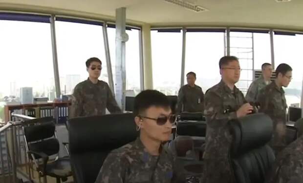 Южнокорейские военные провели учения по отражению воображаемой массированной