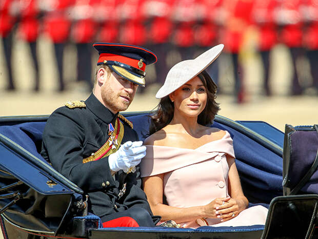 принц гарри и меган маркл trooping colour