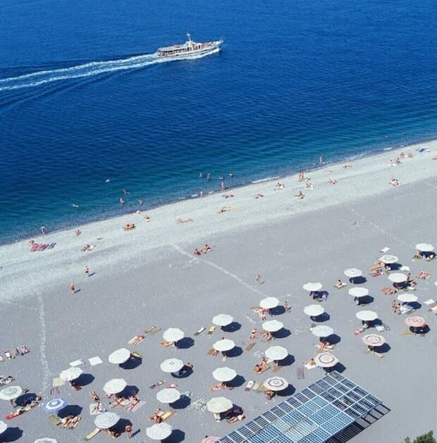 Вид на пляж из пансионата "Бзыбь", Пицунда, 1983 год
