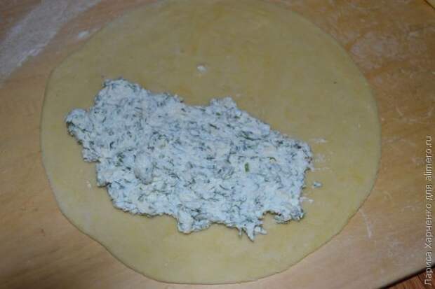 Чебуреки с зеленью и яйцом