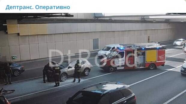 В Лефортовском тоннеле вспыхнул автомобиль