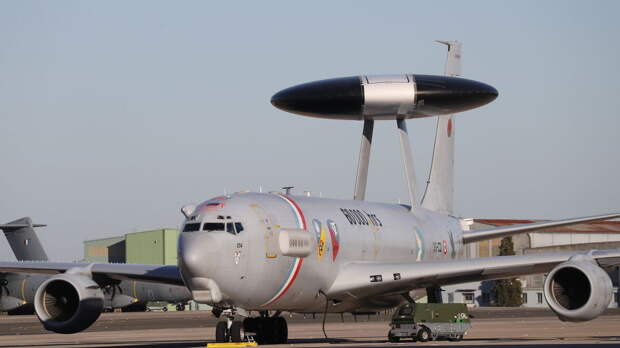 Один из четырёх самолётов E-3F Sentry французских ВВС.-2