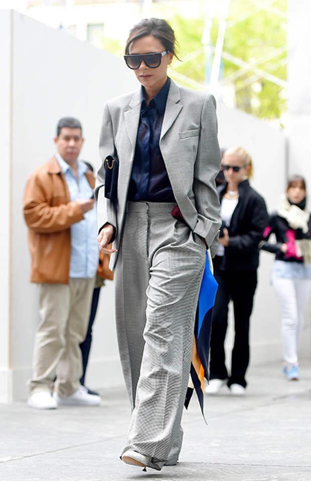 Виктория Бекхэм в костюме Victoria Beckham