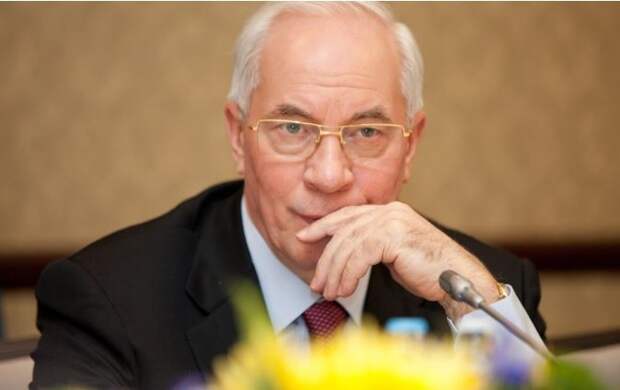 Азаров обьяснил, на что Украина променяла достоинство