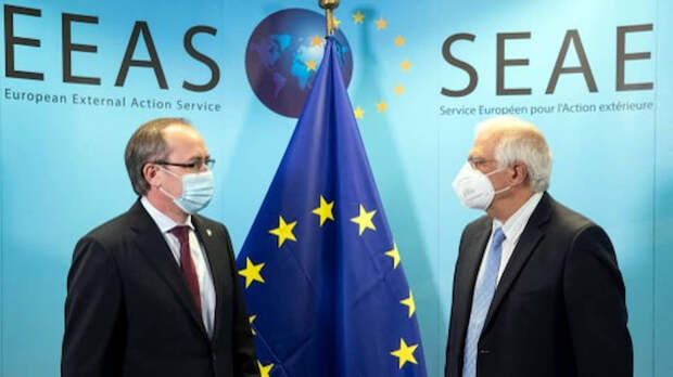 Премьер Косово Авдулах Хоти и глава внешней политики ЕС Жозеп Боррель