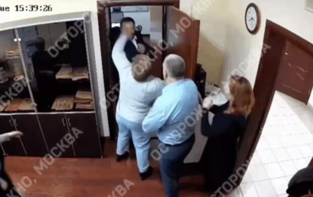 Всего две секунды решились показать защитники Гаджиева из всей записи.