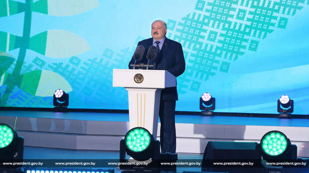 Лукашенко призвал русских и украинцев купить за "гроши" землю в белорусских сёлах