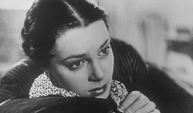 Элина Быстрицкая не могла иметь детей после фронтовых подвигов Элина Быстрицкая не могла иметь детей после фронтовых подвигов