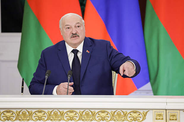 Лукашенко посоветовал белорусам высаживать картошку самостоятельно