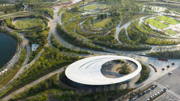 Haikou Xixiu Park Visitor Center – архитектурное чудо, гармонично вписывающееся в пышные окрестности и дарящее посетителям незабываемые впечатления (Хайкоу, Китай). | Фото: globaldesignnews.com.