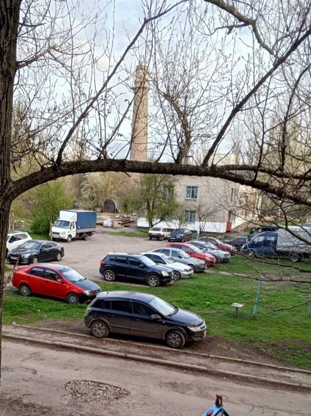 Архитекторов дом 15, 17, сделали детскую площадку стоянкой для своих машин