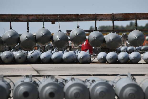 Дрон снял удар ФАБ-3000 по высотке, набитой операторами БПЛА