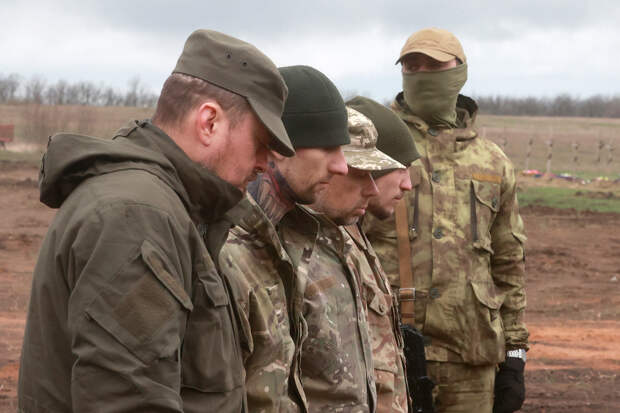 Боец ВСУ: украинским военным не дают рации из-за того, что они сдаются в плен