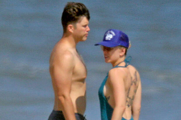 Скарлетт Йоханссон и Колин Жост провели выходные на пляже в Хэмптоне