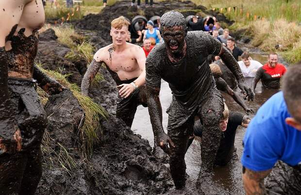 Экстремальный забег по грязи Tough Mudder UK в Чешире