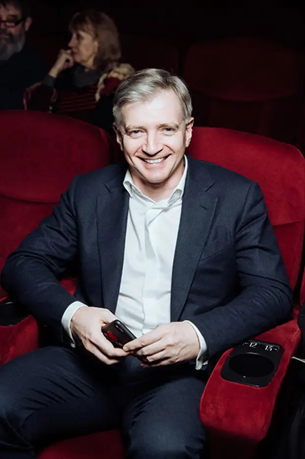 Dress Code. В Москве прошла премьера фильма “Первый Оскар”. Среди гостей — Юлия Пересильд, Алексей Учитель, Владимир Мединский