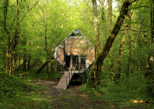 Le Nichoir - лесной домик для ночевки.