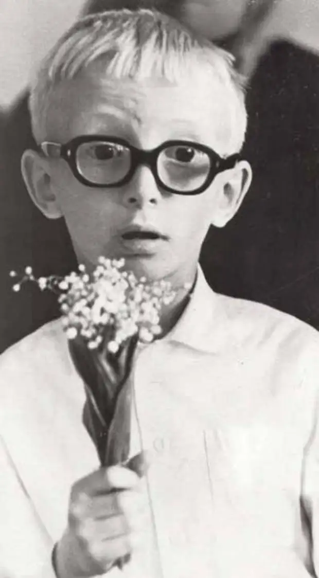 Ссср в очко. Советские дети в очках. Советские очки для детей. Мальчик в очках СССР. Советский очкарик.
