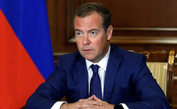 Зампред СБ Медведев объяснил отсутствие страха при поездке в ЛНР словами «пусть нас боятся»