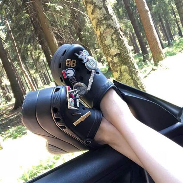 Balenciaga создала кроксы на платформе за 850 долларов