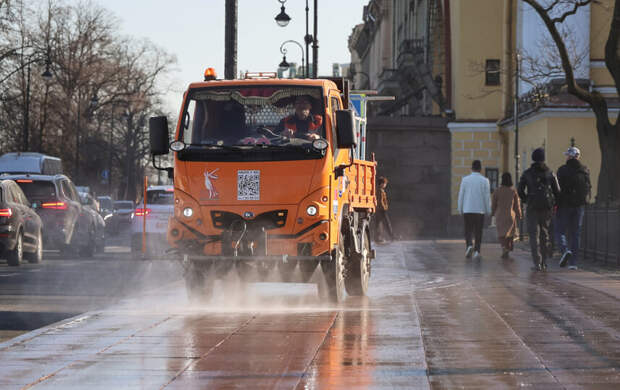Полмиллиона кубометров воды использовано для уборки улиц Петербурга