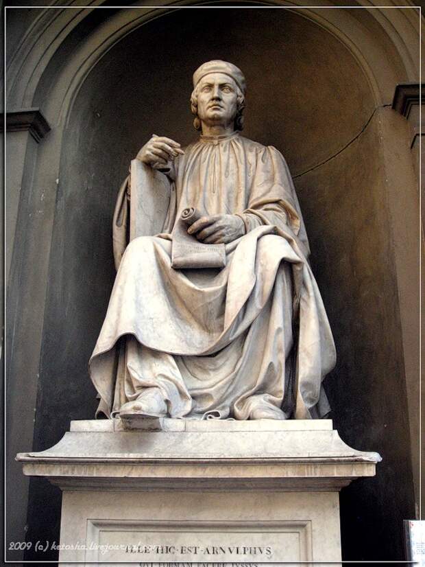 5) Арно́льфо ди Ка́мбио (итал. Arnolfo di Cambio, ок.1245 — 1302) (скульптура Луиджи Памполоне).