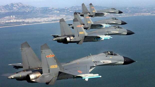 Китай поднял 26 военных самолётов. Бьет пока по макетам F-22 и F-35. Тайваню предложена сделка