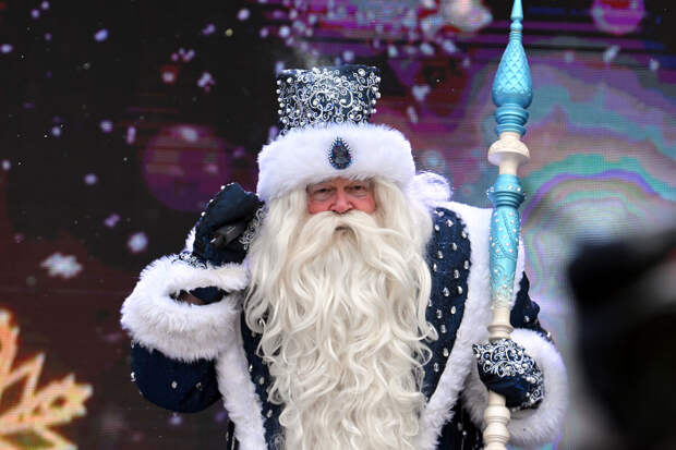 Дед Мороз добрался до Владивостока и поздравил горожан с Новым годом