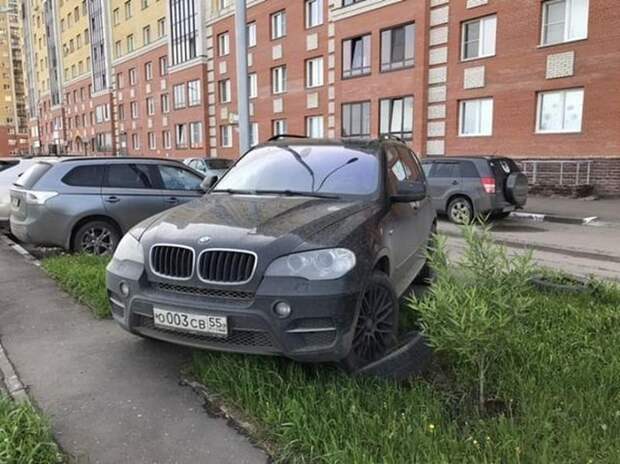 Наказание автохама из Омска законным способом bmw, авто, автоместь, автохам, газон, парковка, тротуар, эвакуатор