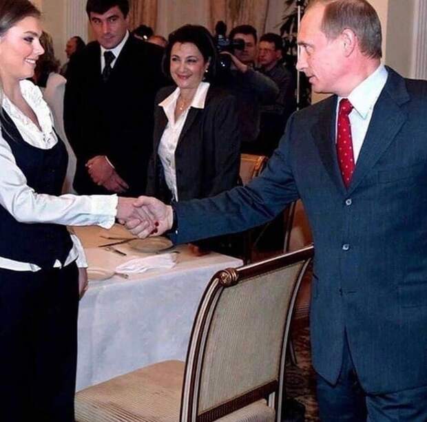 Владимир Путин и Алина Кабаева. 2003 год Владимир Путин и Алина Кабаева. 2003 год