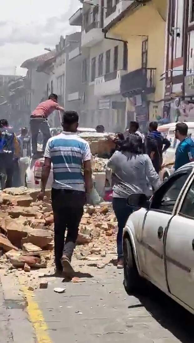 Мощное землетрясение произошло в Эквадоре: есть разрушения и погибшие