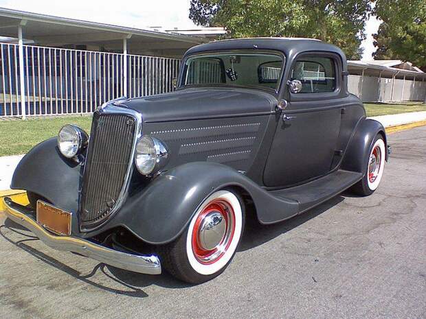 Легендарный Ford Deuce Coupe и несколько хотродов на их базе