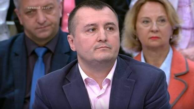 Украинская туристка назвала скандалиста Запорожского предателем из-за отношения к России Украинская туристка назвала скандалиста Запорожского предателем из-за отношения к России