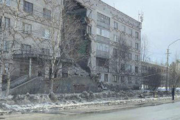 В Печоре эвакуировали всех жильцов дома, в котором произошло обрушение подъезда