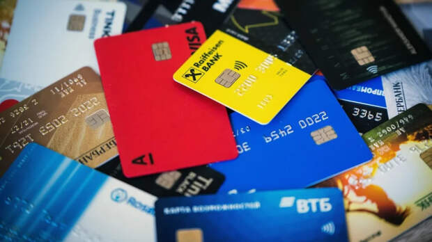 В России более чем на 40% сократилась выдача кредитных карт